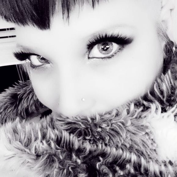 Meet your Posher, Lyn - Picture 1 of 1